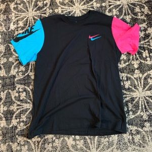 Nike t shirt 90’s colorway